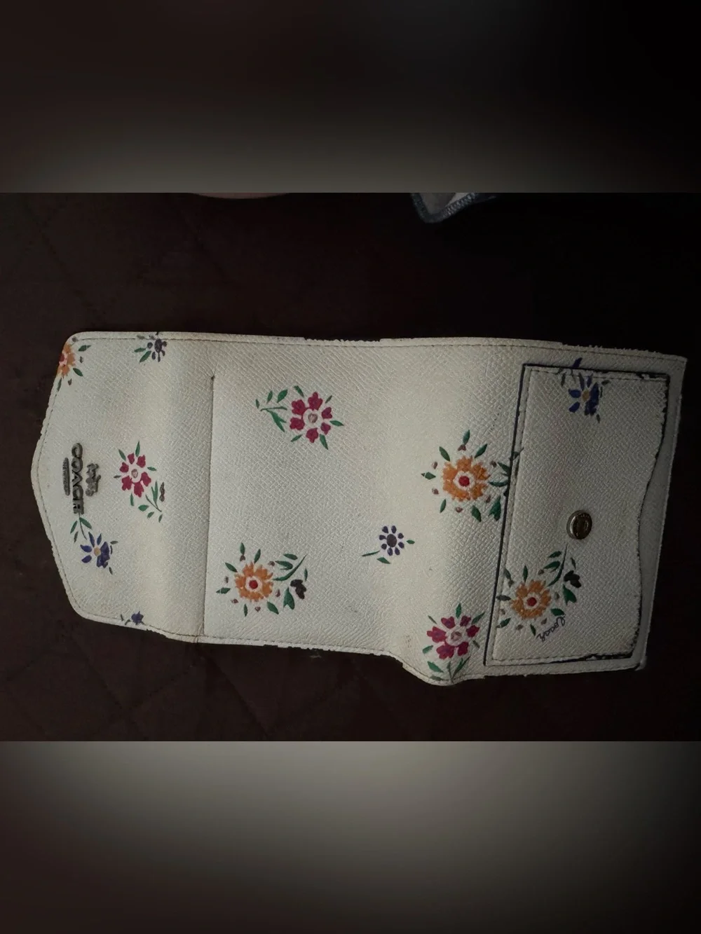 COACH not authentic White Floral Small Wallet – White Floral Print - Picture 2 of 5